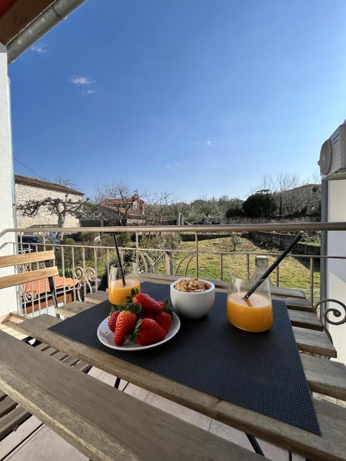 Apartment Lorun 47 Tar-Vabriga Exterior foto